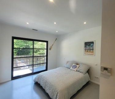 Saint-Martin-de-Seignanx Villa | Spacious Luxury Modern Villa with Pool, Beaches and Garden