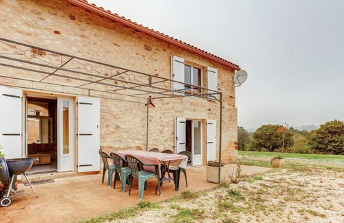 Loubejac House | Spacious Holiday Home with Private Swimming Pool in Loubejac