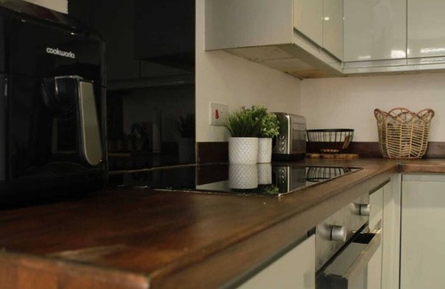 Dunstable House | Spacious 5 Bed Home - Near M1, A5, Luton Airport