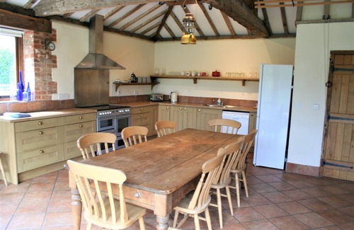 Fakenham House | Spacious Georgian barn, traditional oak beams throughout in idyllic countryside.