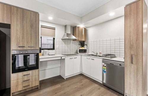 Mambourin House | Spacious Getaway Near Werribee – Relax & Unwind