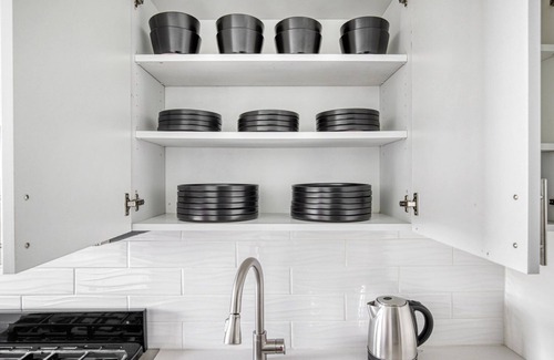 Gold Coast Apartment | Spacious Gold Coast 2BR w/Doorman & Gym, 2 blocks to L, by Blueground