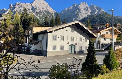 Biberwier House | Spacious group house with sauna and garden