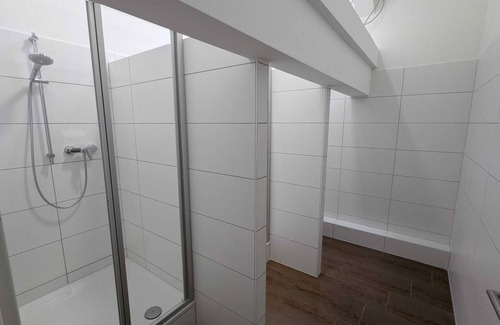 Dahlhaus House | Spacious group room with 6 single beds | WLAN & flexible check-in | Lohmar