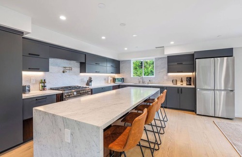 San Rafael House | Spacious Hillside Sanctuary Among the Trees 5 Bedrooms