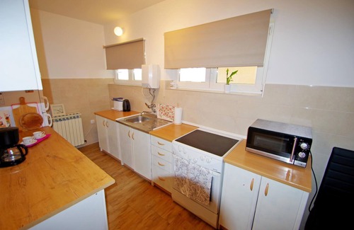 Valdebek Apartment | Spacious holiday apartment in suburb of Pula, Valdebek