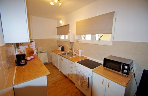 Valdebek Apartment | Spacious holiday apartment in suburb of Pula, Valdebek