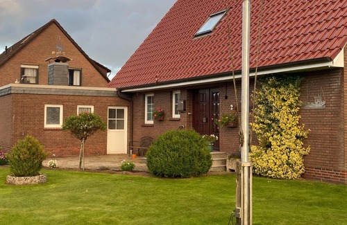 Berumbur Apartment | Spacious holiday flat with garden and barbecue