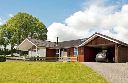 Grønninghoved Strand House | Spacious Holiday Home in Sjolund with Sauna