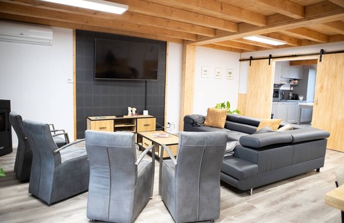 Municipality of Oirschot House | Spacious holiday home in Oirschot near forest