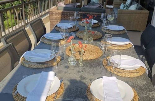 La Lucia House | 🏡 Spacious Holiday Home with Sea Views, Private Studio & Full-Time Staff