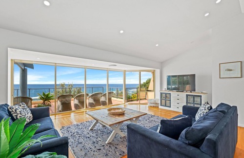 Forresters Beach House | Spacious Home with Ocean Views, Close to Beach