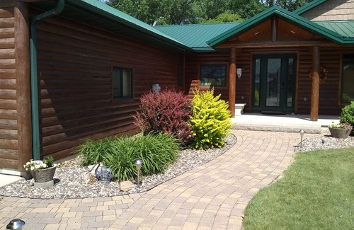 Peterson House | Spacious home close to Lanesboro, MN and the Root River State trail system.