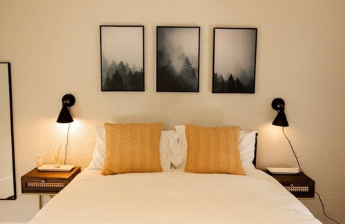 Dunsmuir House | Spacious Home; close to ski park, trails, downtown