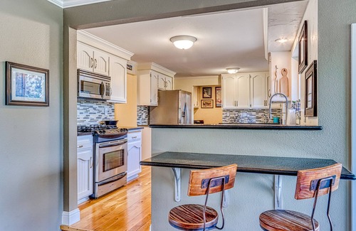 Southeast Bend House | Spacious Home - Golf Course Views, Central AC, WiFi & Alfresco Living