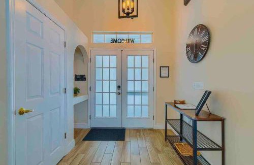 Minneola House | Spacious Home - Heated LED Pool & Ping Pong