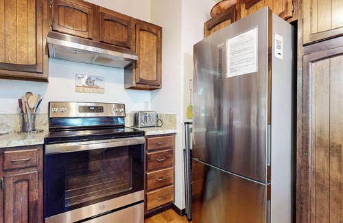 Mammoth Lakes Condo | Spacious Home in Town, Natural Light. Near Trails & Creek Park. Pool On-site