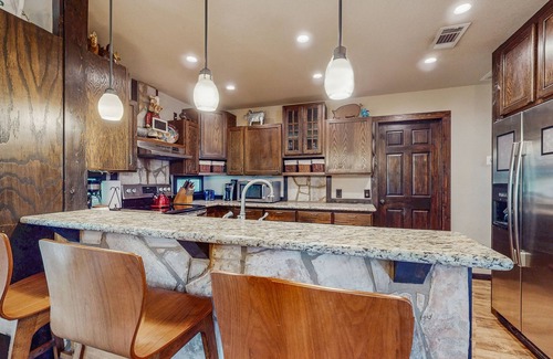 Gruene House | Spacious home including main and guesthouse with private Hot tub