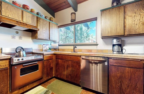 Mammoth Lakes Condo | Spacious Home near The Village, Pool, Hot Tub & Game Roon On-site