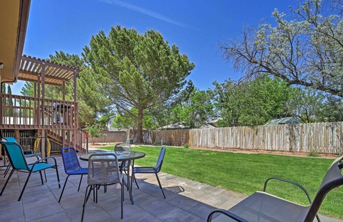 Page House | Spacious Home w/ Hot Tub < 3 Miles to Lake Powell!