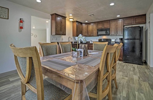 Page House | Spacious Home w/ Hot Tub < 3 Miles to Lake Powell!