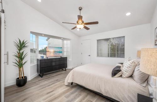 Linda Vista House | Spacious Home with 7 Beds minutes from Mission Bay