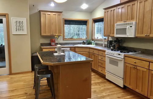 Bellingham House | Spacious Home with Pond and Seasonal Mtn View 12 min to Bellingham