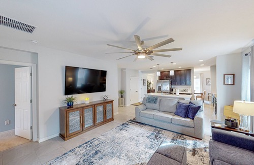 Groveland House | Spacious home with private washer/dryer, WiFi, enclosed yard, and gas grill