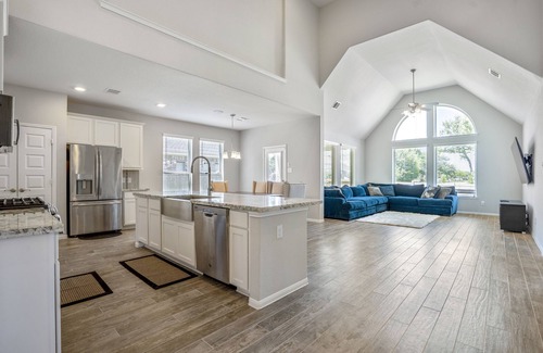 Pecan Grove House | Spacious Home with Private Theater, Pool Table, Office & Home Gym!