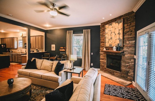 Historic Edgefield House | Spacious + Homey East Nashville Hangout - Walk to the Stadium! 2mi to Broadway!