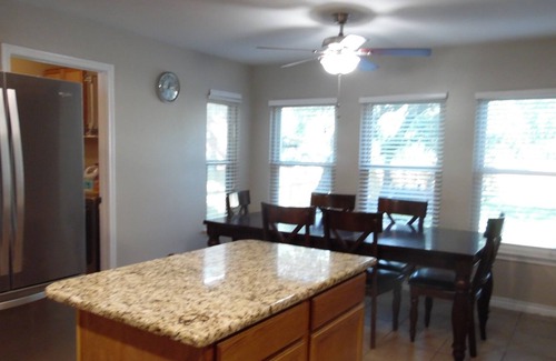 Northwest Crossing House | Spacious House Close to Six Flags, Seaworld, LAFB for Families, Church Group.