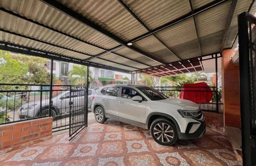 Pereira House | Spacious house close to UKUMARI and CONSOTA park wifi, private parking, 3bedrooms