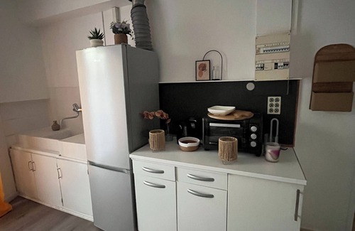 Amilly House | Spacious house for families and groups