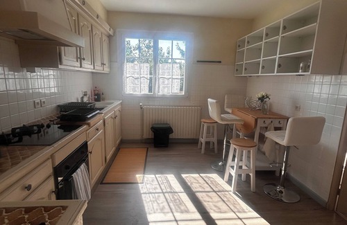 Amilly House | Spacious house for families and groups