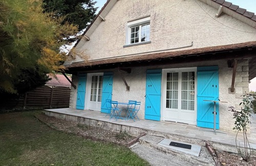 Amilly House | Spacious house for families and groups