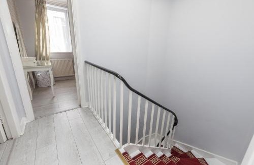 City of Westminster Apartment | Spacious House Near Hyde Park & Oxford Street