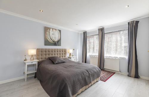 City of Westminster Apartment | Spacious House Near Hyde Park & Oxford Street