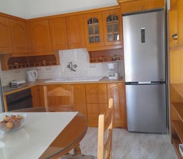 Petalidi Apartment | Spacious house near the beach