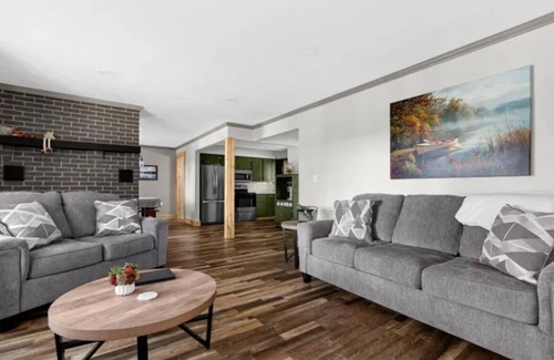 Marshland House | Spacious house w/hot tub & river view