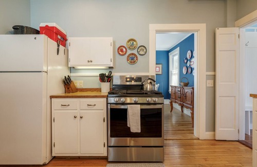 Bar Harbor Cottage | Spacious in-town cottage w/home office. Walk everywhere from your front steps.