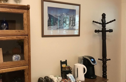 Ashford House | Spacious Inn: 3 Suites (each with bthrm), Living & Dining Rm, Kitchen, Hottub