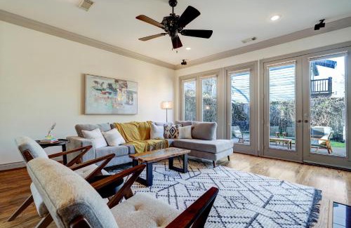South Central Houston House | Spacious & Intimate Townhome near TMC/NRG Stadium/Rice Village