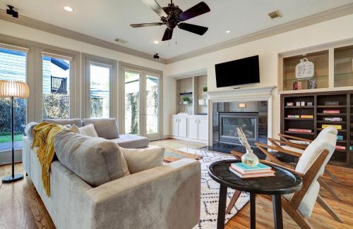 South Central Houston House | Spacious & Intimate Townhome near TMC/NRG Stadium/Rice Village