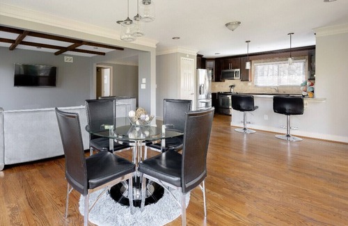 Sandy Springs House | ⭐️⭐️Spacious Intown Getaway with Stunning Views⭐️⭐️