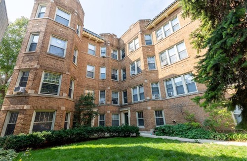 Ravenswood House | 🌟Spacious|Inviting 2BR Heart of Lively Lincoln Sq🌟