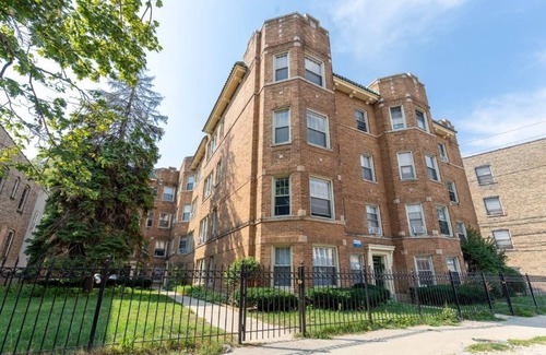 Ravenswood House | 🌟Spacious|Inviting 2BR Heart of Lively Lincoln Sq🌟