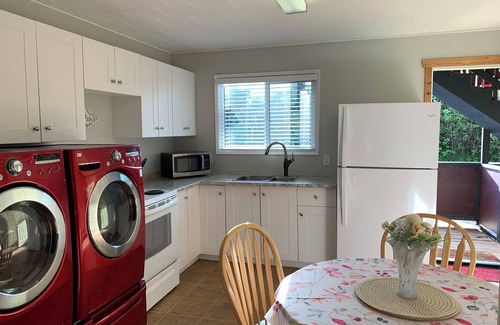 Coal Harbour Apartment | Spacious King & Queen 2BR Condo, Minutes From The Inlet. Fully Equipped Kitchen.