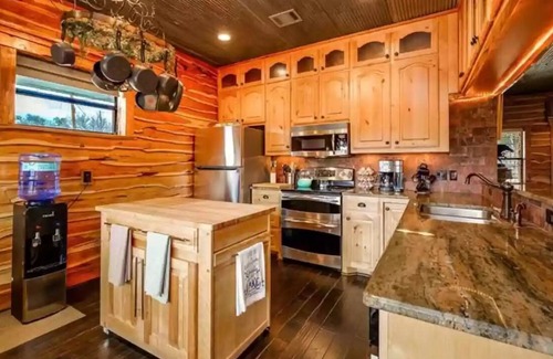 Granbury Cabin | Spacious lake front cabin with boat dock and panoramic lake view!