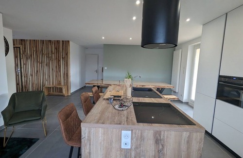Chaumousey Cottage | Spacious lodge near lake with spa, play area, wifi and varied activities