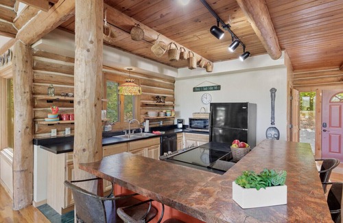 Camdenton House | Spacious Log cabin with amazing lake views! Only minutes from LOZ attractions.